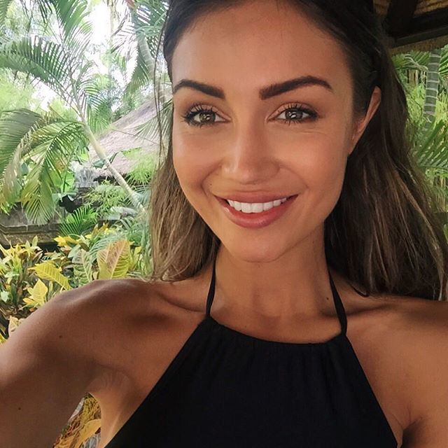 Pia Muehlenbeck taking a selfie