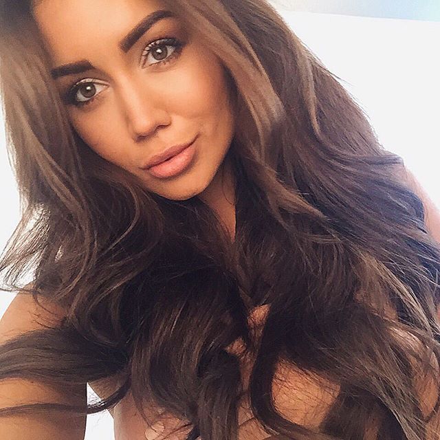 Pia Muehlenbeck taking a selfie