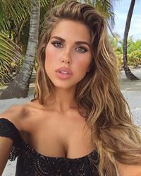 Kara del Toro taking a selfie