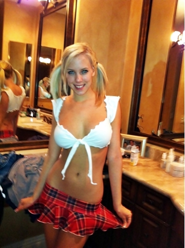 Bibi Jones Selfie