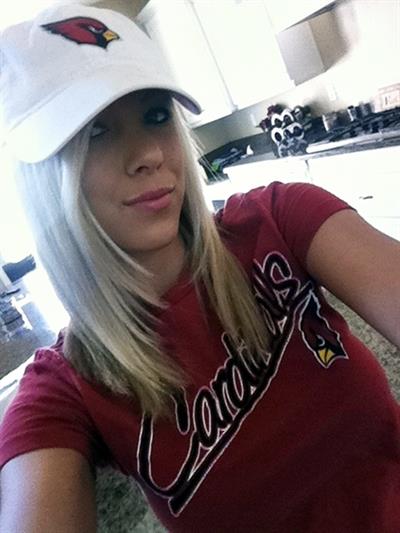 BiBi Jones taking a selfie