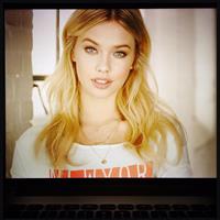 Hanna Edwinson taking a selfie