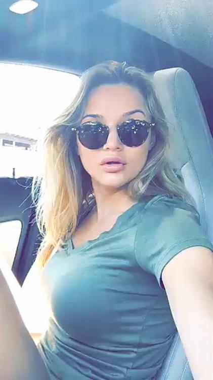 Hunter King taking a selfie