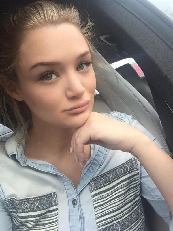 Hunter King taking a selfie