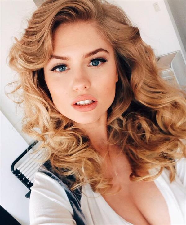 Alexandria Morgan taking a selfie