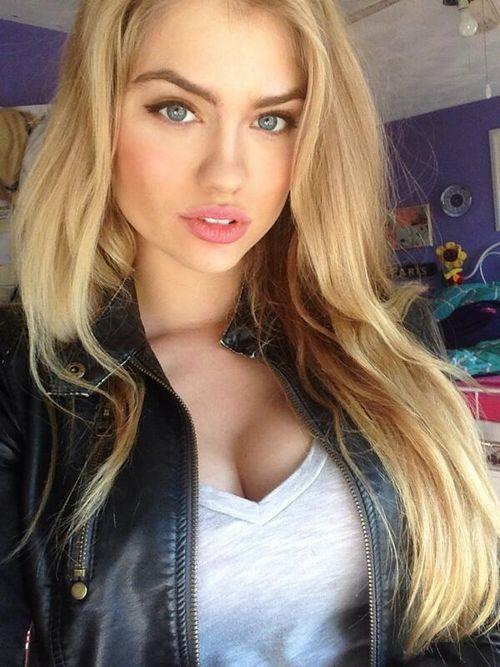 Alexandria Morgan taking a selfie