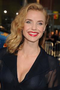 Kelli Garner at the premiere of If I Stay August 20, 2014