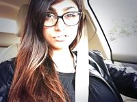 Mia Khalifa taking a selfie
