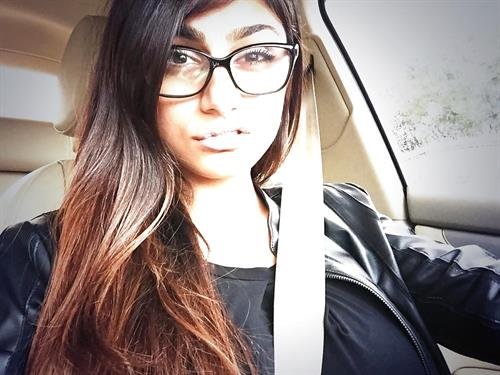 Mia Khalifa taking a selfie