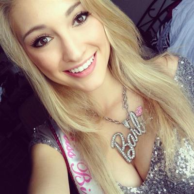 Anna Faith Carlson taking a selfie