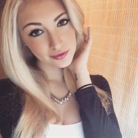 Anna Faith Carlson taking a selfie