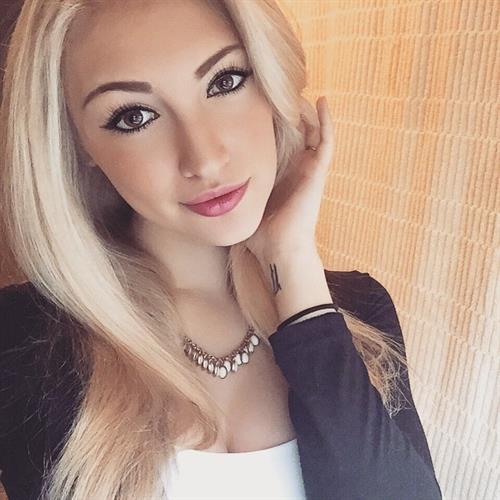 Anna Faith Carlson taking a selfie