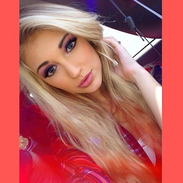 Anna Faith Carlson taking a selfie