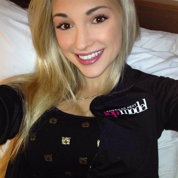 Anna Faith Carlson taking a selfie