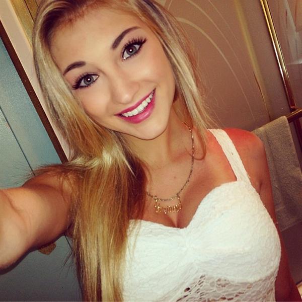 Anna Faith Carlson taking a selfie