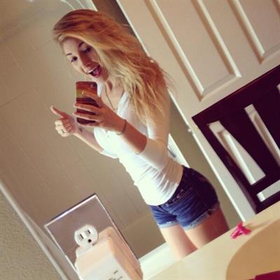 Anna Faith Carlson taking a selfie