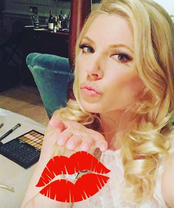 Katheryn Winnick taking a selfie