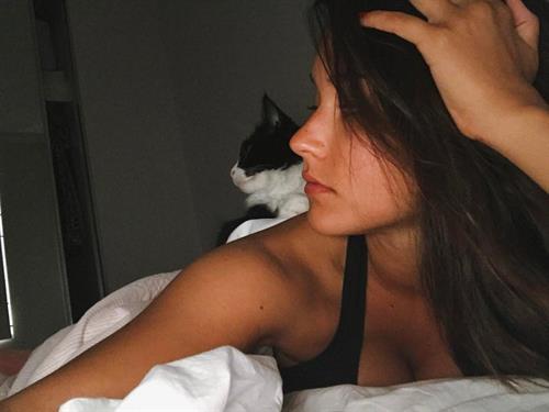 Rhiannon Fish taking a selfie