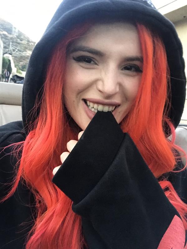 Bella Thorne taking a selfie