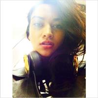 Shanina Shaik taking a selfie