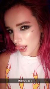 Bella Thorne taking a selfie