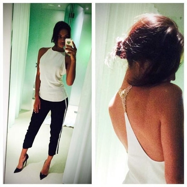 Shanina Shaik taking a selfie