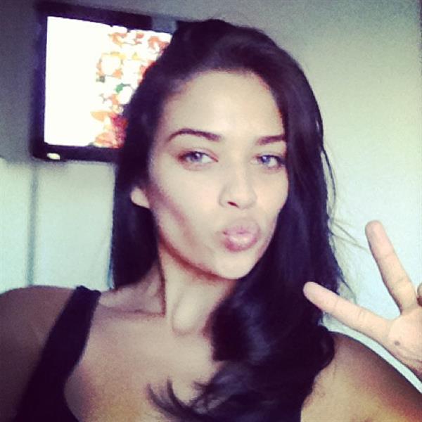 Shanina Shaik taking a selfie