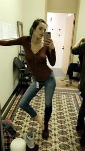 Bella Thorne taking a selfie