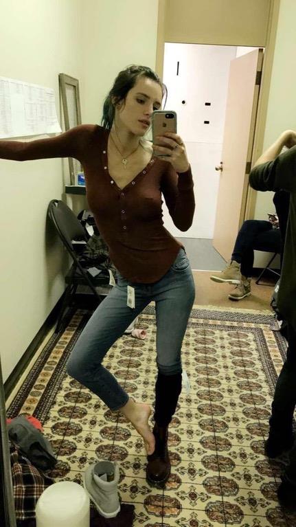 Bella Thorne taking a selfie