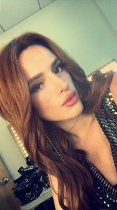 Bella Thorne taking a selfie