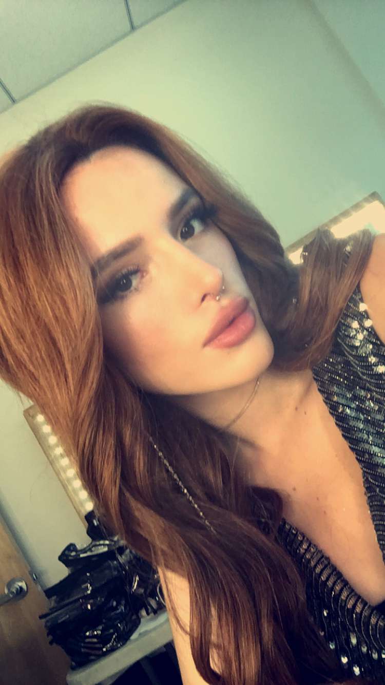 Bella Thorne taking a selfie