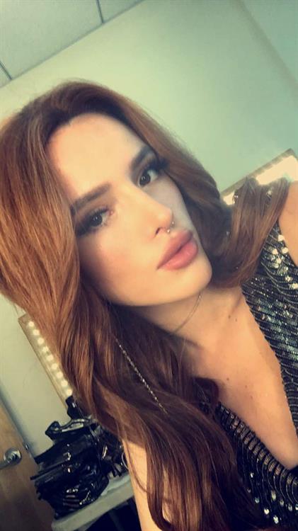 Bella Thorne taking a selfie