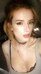 Bella Thorne taking a selfie