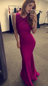 Bella Thorne taking a selfie