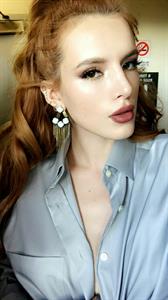 Bella Thorne taking a selfie