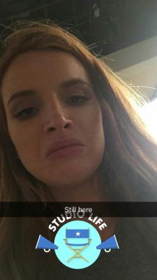 Bella Thorne taking a selfie