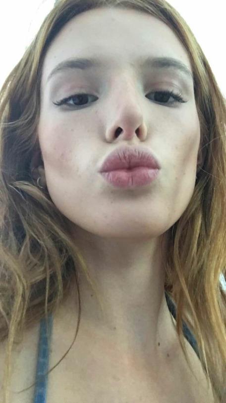 Bella Thorne taking a selfie