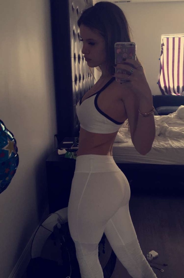 Bella Thorne taking a selfie