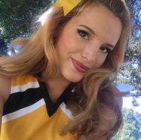Bella Thorne taking a selfie