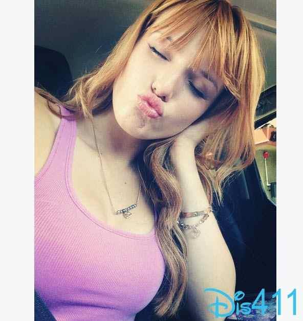 Bella Thorne taking a selfie