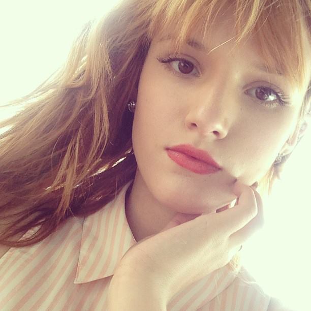 Bella Thorne taking a selfie