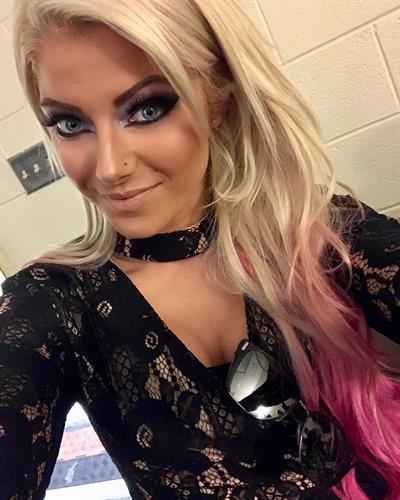 Alexa Bliss taking a selfie