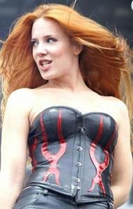 Simone Simons