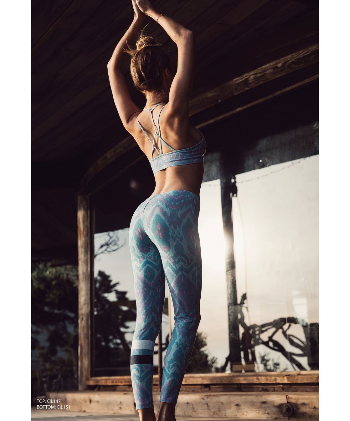 Elizabeth Turner in a bikini - ass