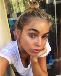 Elizabeth Turner taking a selfie