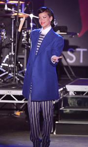 Rihanna Westfield Stratford Lights London Switch On - Performance (November 19, 2012) 