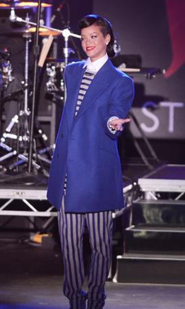 Rihanna Westfield Stratford Lights London Switch On - Performance (November 19, 2012) 