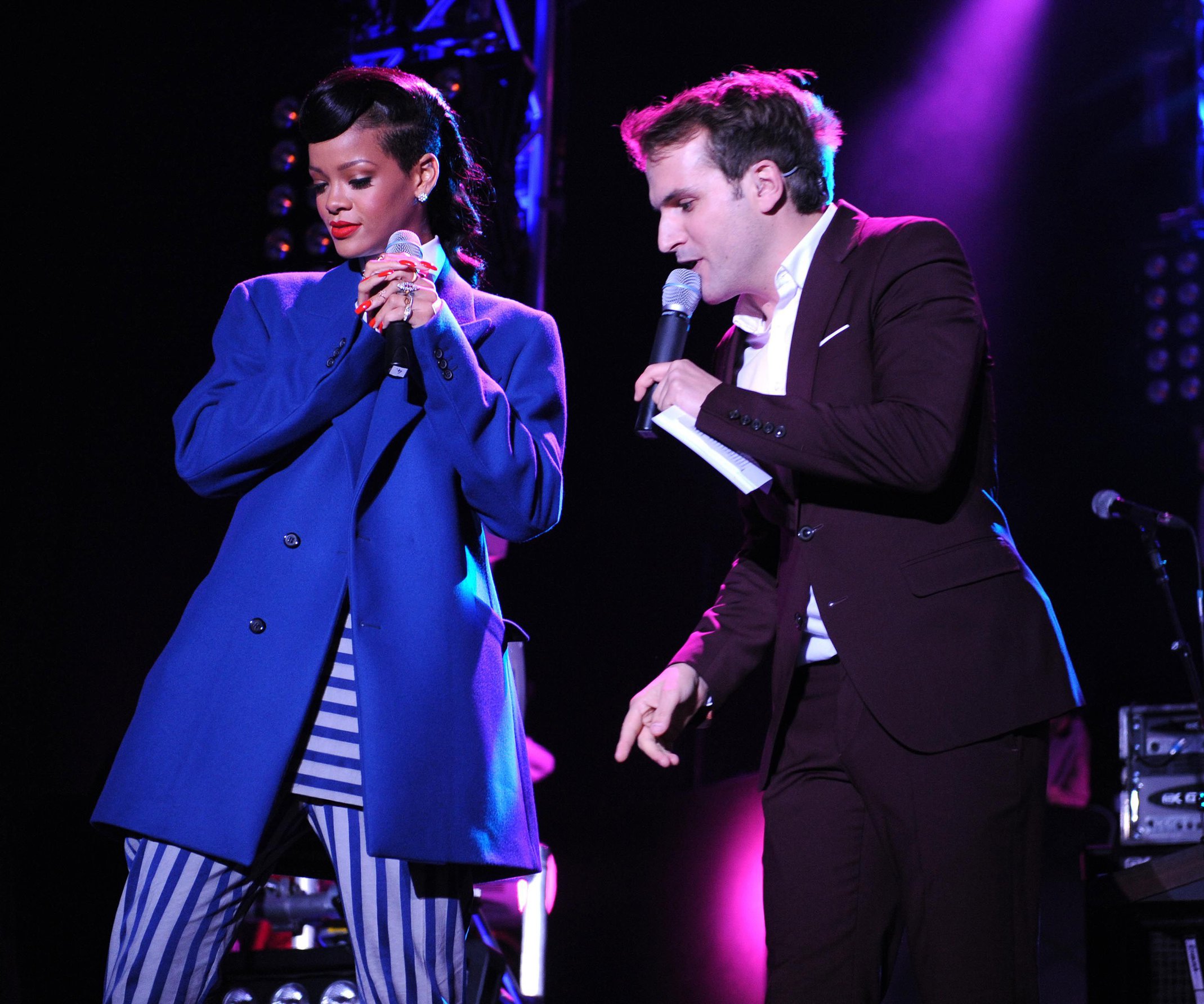 Rihanna Westfield Stratford Lights London Switch On - Performance (November 19, 2012) 