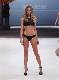Jennifer Hawkins Bikini Pictures Jennifer Hawkins in a bikini