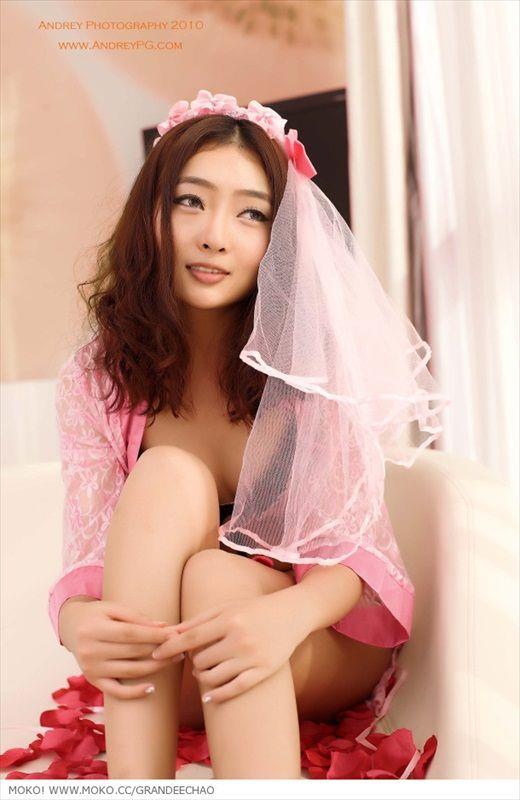 Chen Chao Zi in lingerie